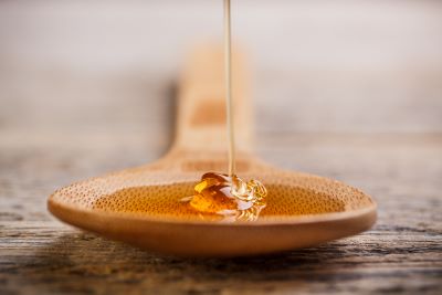 O CBD destillado tem uma consistência semelhante à do mel